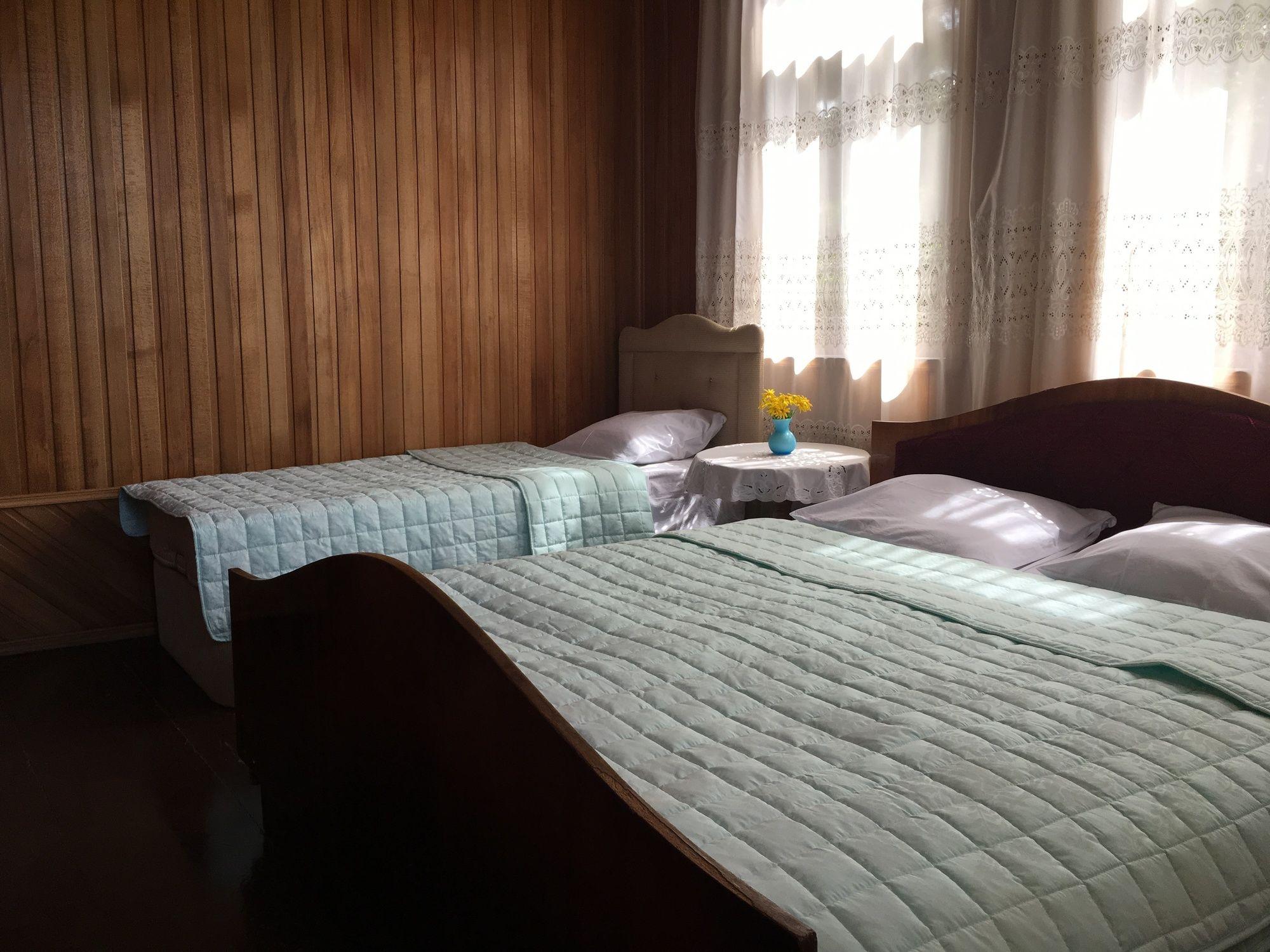באטומי White Guest House מראה חיצוני תמונה