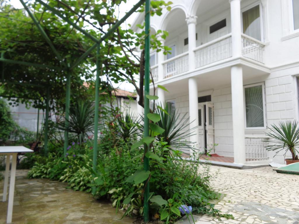 באטומי White Guest House חדר תמונה