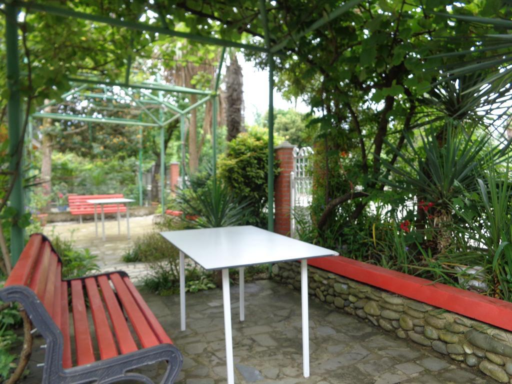 באטומי White Guest House חדר תמונה