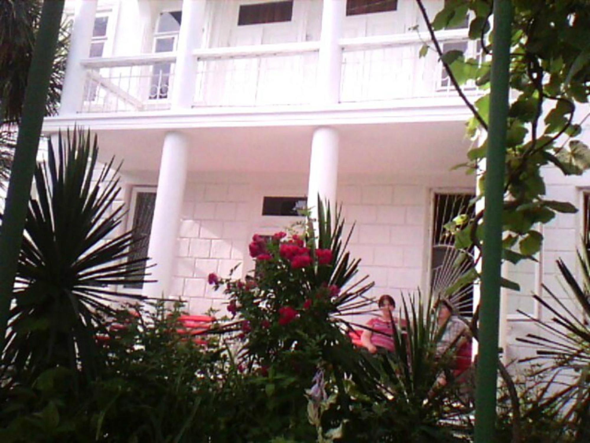 באטומי White Guest House מראה חיצוני תמונה