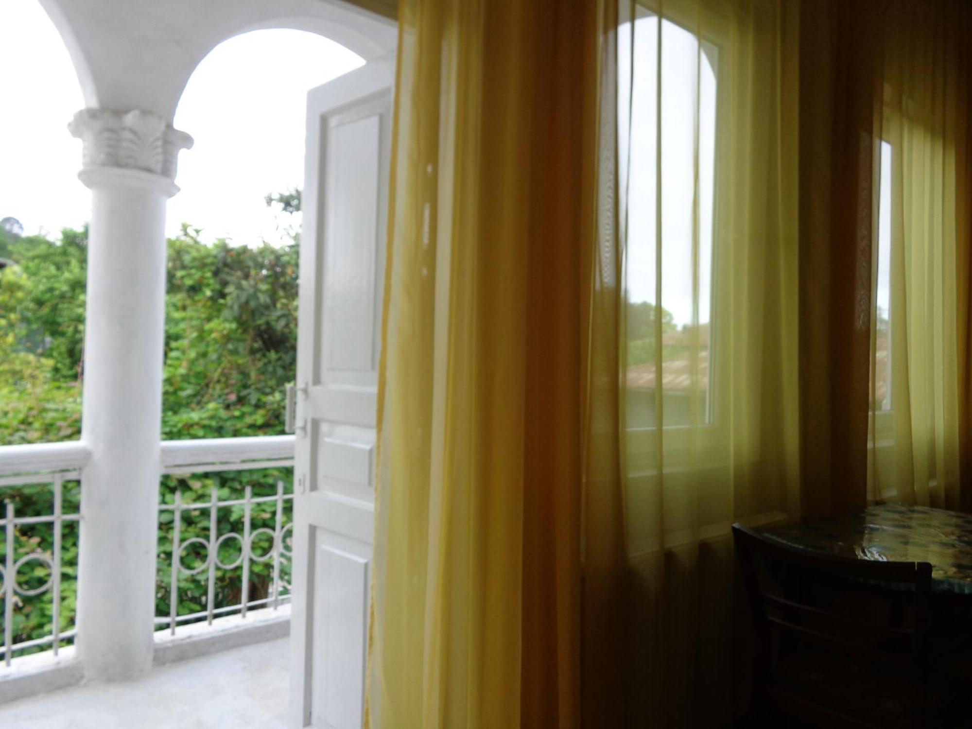 באטומי White Guest House חדר תמונה