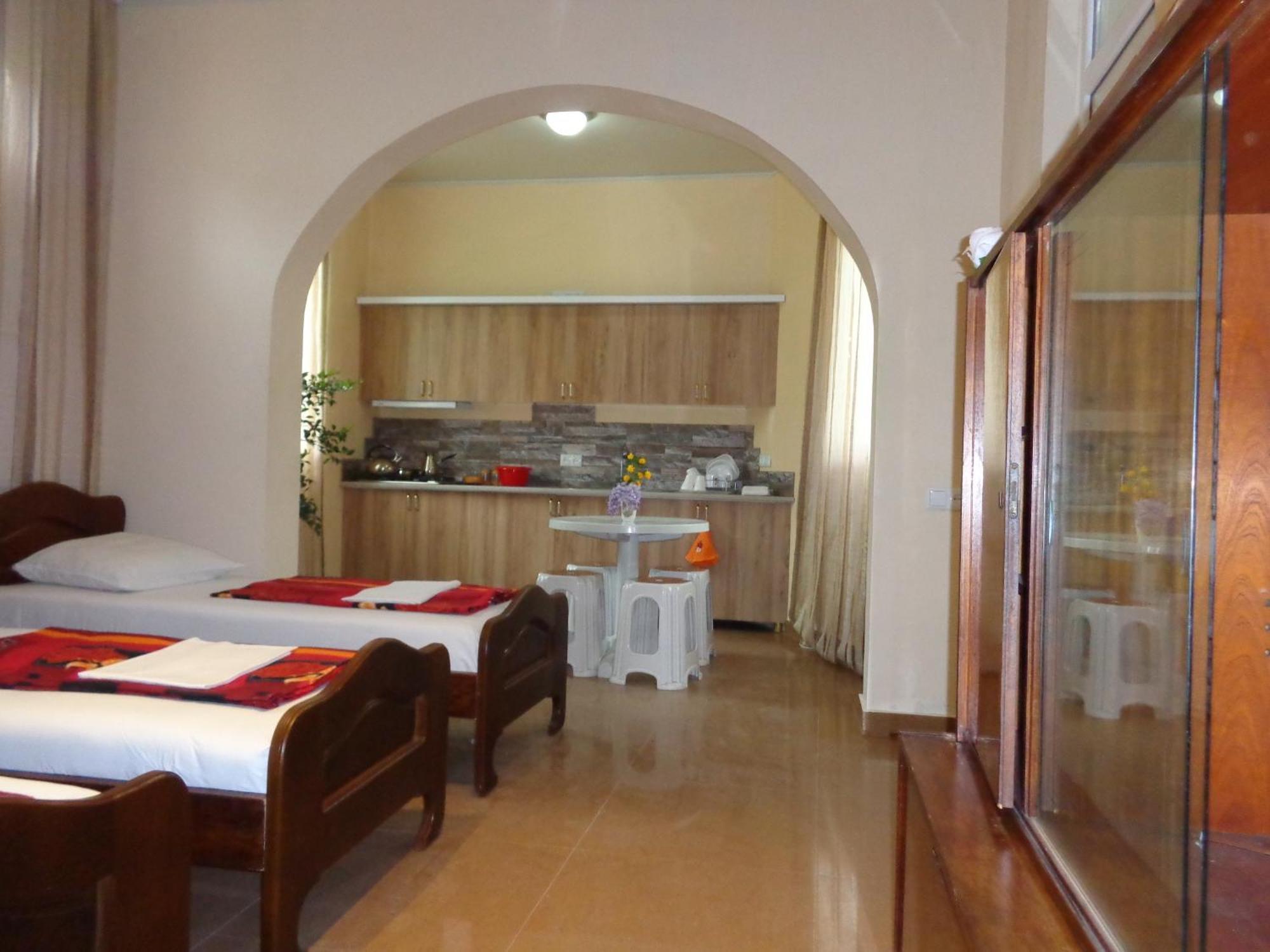 באטומי White Guest House חדר תמונה