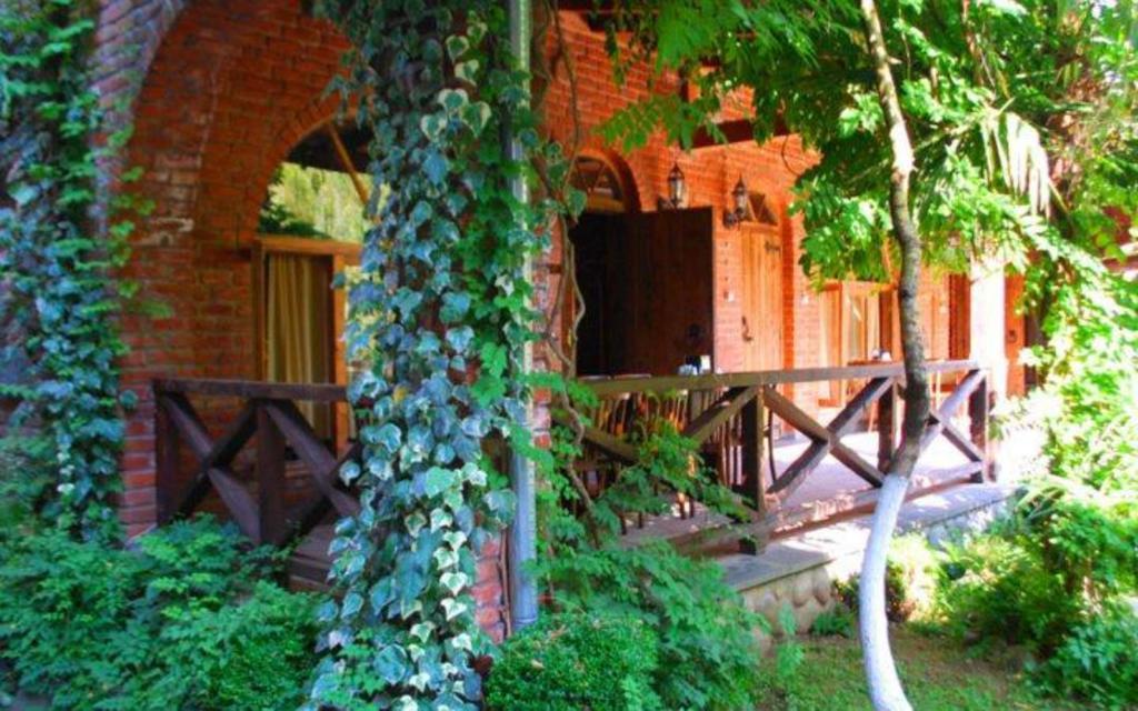באטומי White Guest House מראה חיצוני תמונה