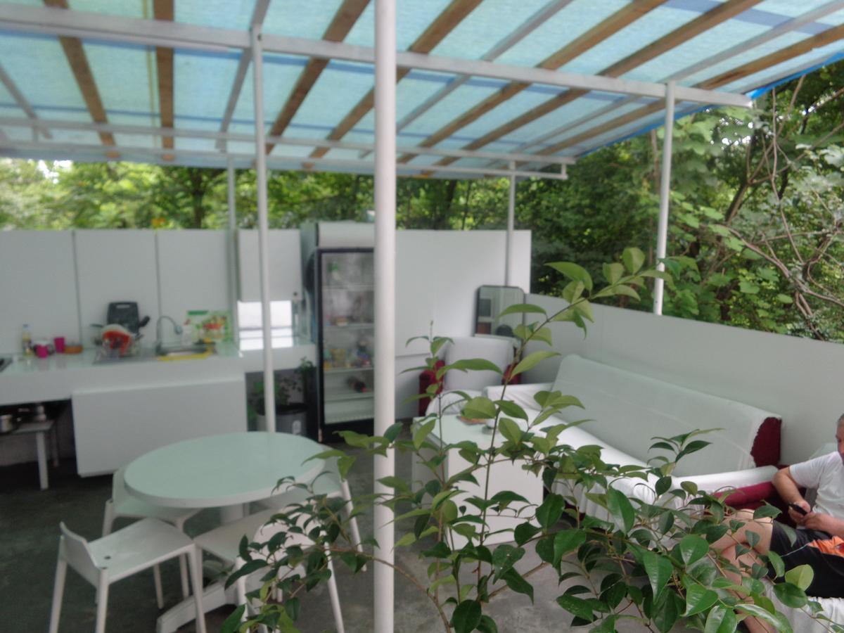 באטומי White Guest House מראה חיצוני תמונה